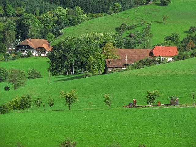 Typische Bauernhoefe.JPG
